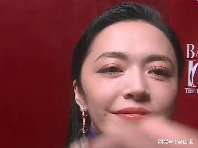 签吓坏杨幂不敢露脸只有赵今麦扛住了！PG电子麻将胡了2试玩芭莎之夜被镜头(图2)