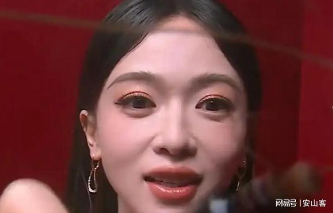 签吓坏杨幂不敢露脸只有赵今麦扛住了！PG电子麻将胡了2试玩芭莎之夜被镜头(图4)