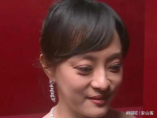 签吓坏杨幂不敢露脸只有赵今麦扛住了！PG电子麻将胡了2试玩芭莎之夜被镜头(图9)